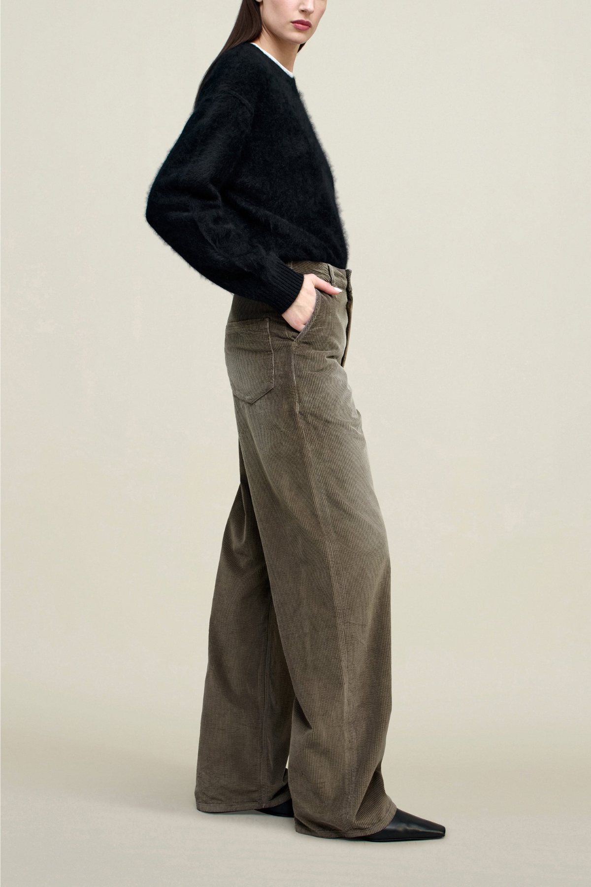 Kallmeyer Lena V-Neck in Brushed Cashmere Sweater - Black