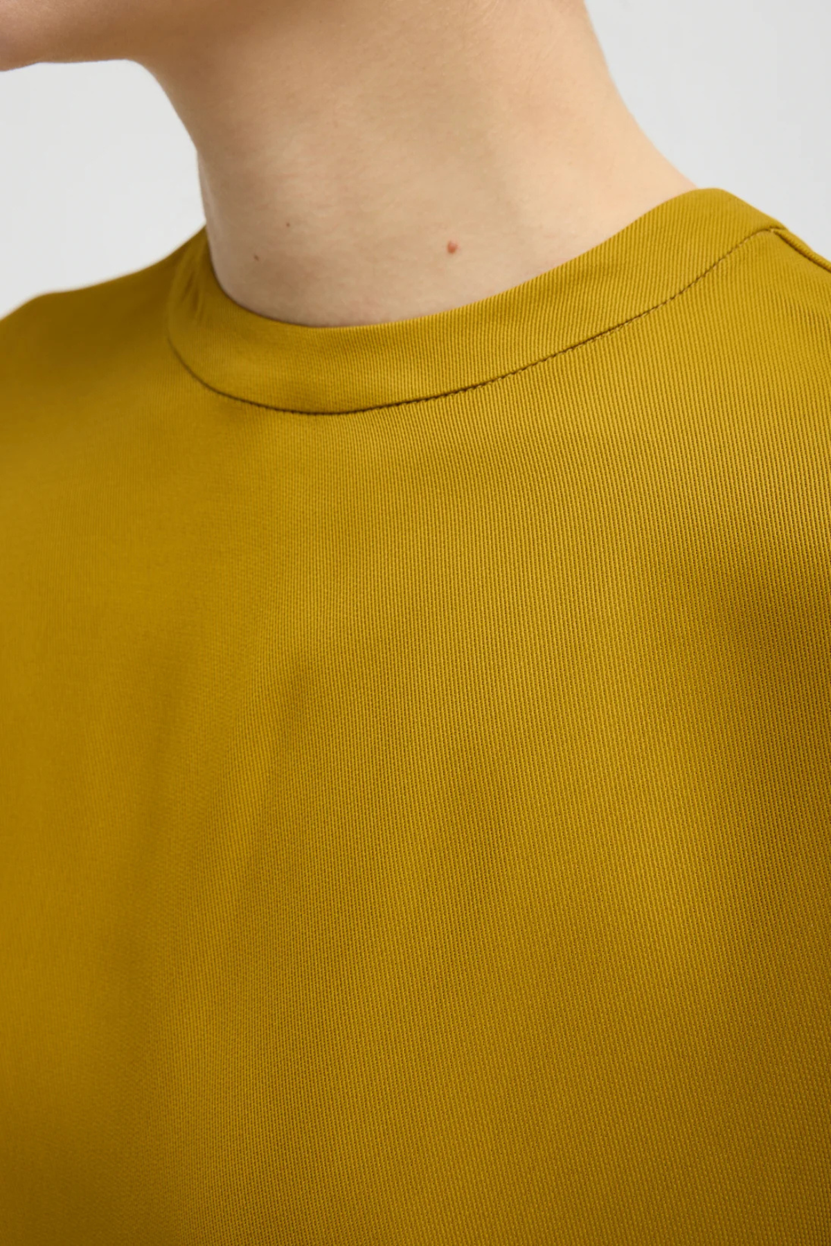 Tibi  Eco Acetate Viscose Easy T-Shirt With Slit Detail - Mustard