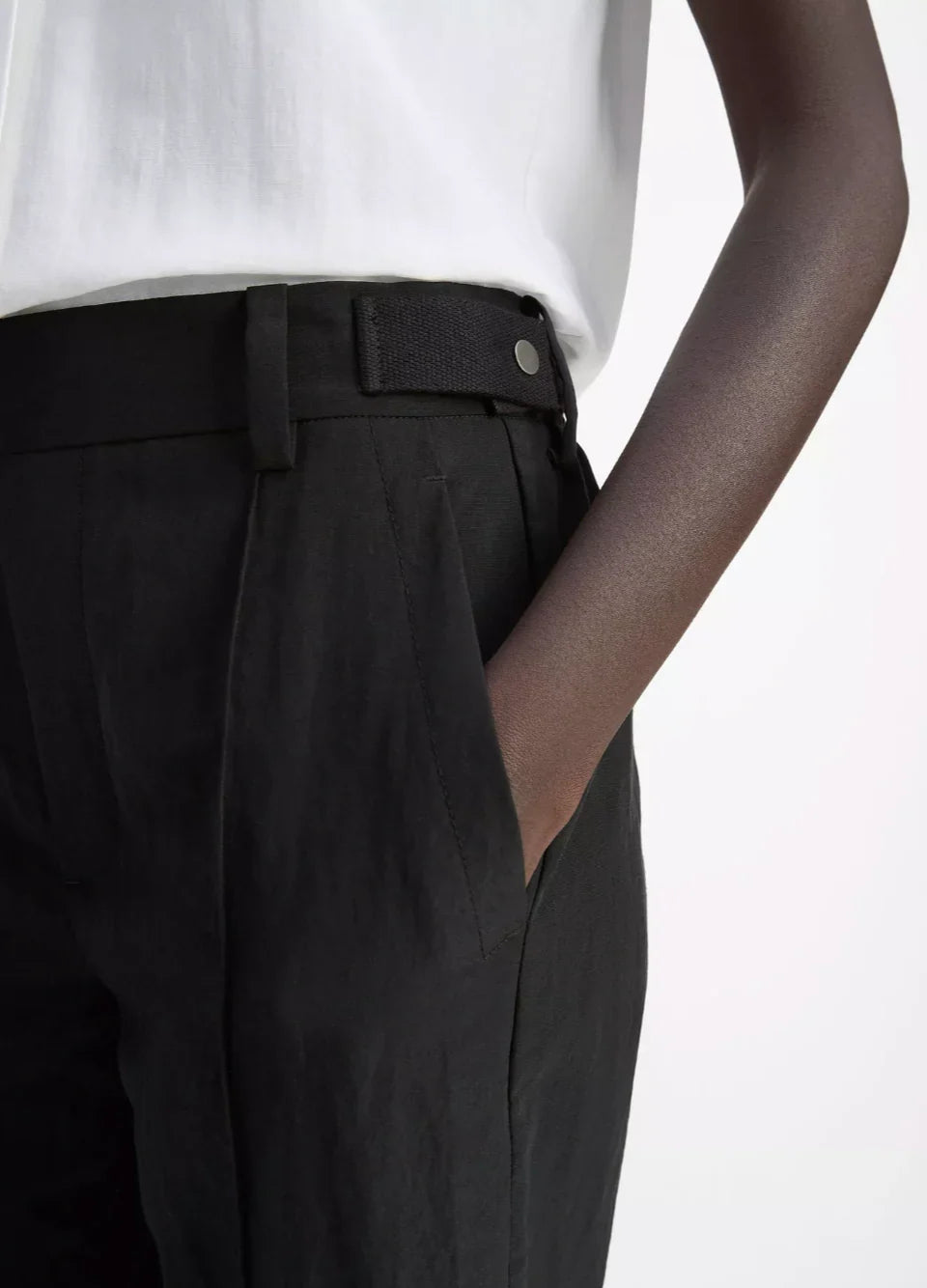 Vince Mid Rise Utility Tab Easy Pull On Pant - Black