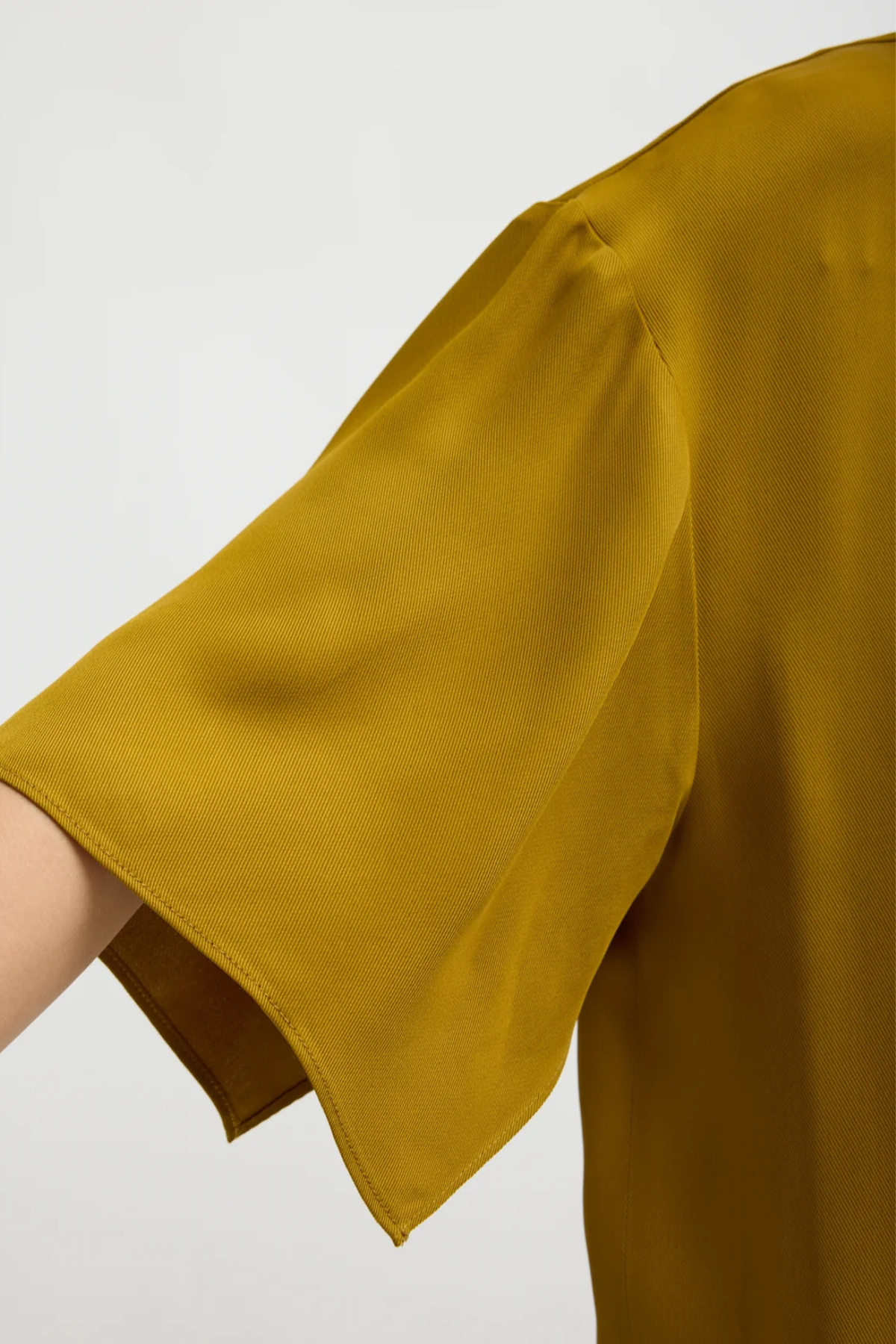Tibi  Eco Acetate Viscose Easy T-Shirt With Slit Detail - Mustard