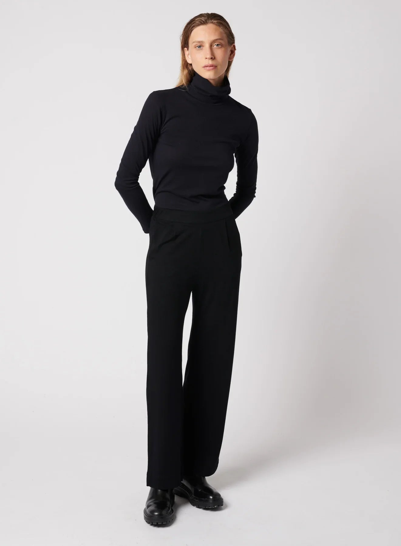 Majestic Filatures Soft Touch Long Sleeve Turtleneck - Noir