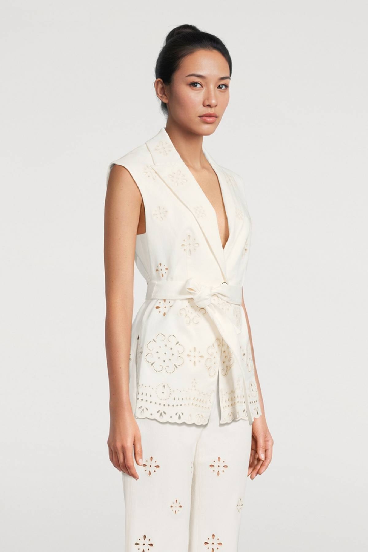 Veronica Beard Townes Eyelet Vest - Dove