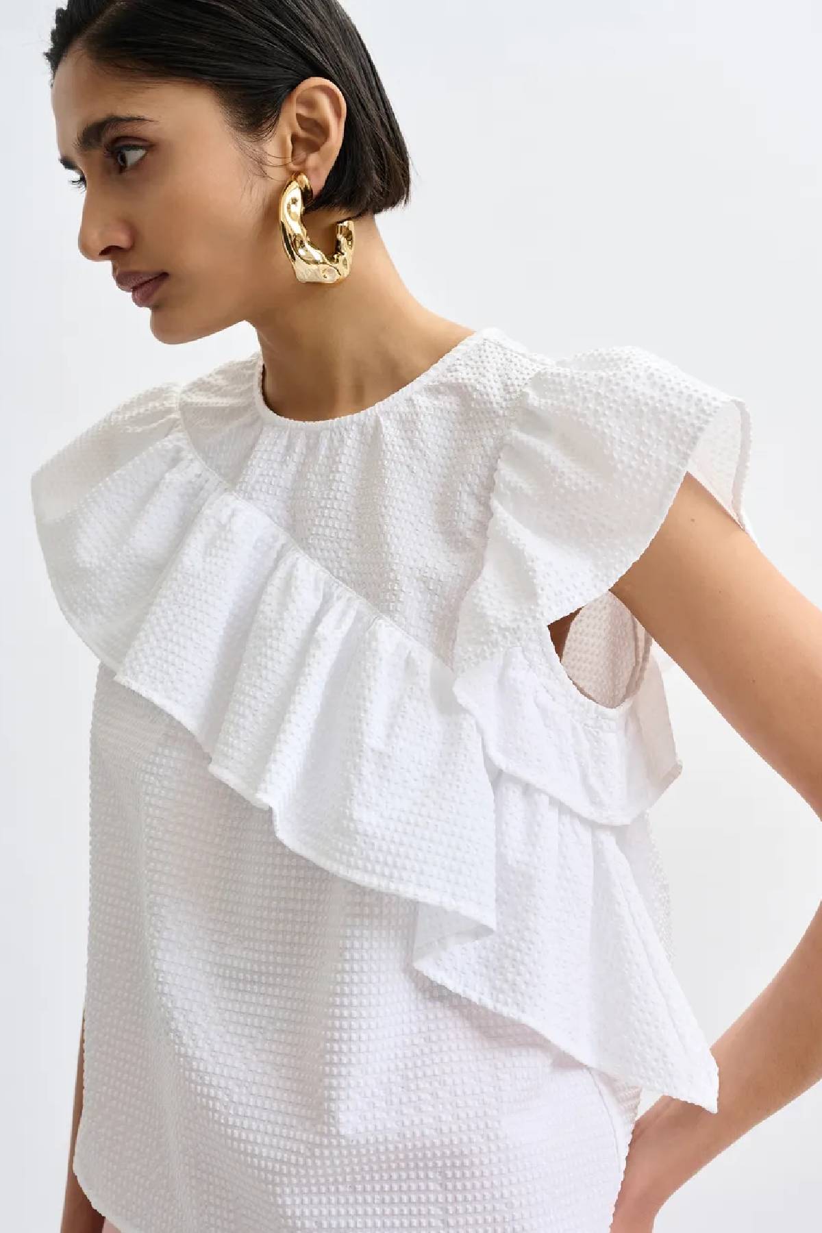 Essentiel Antwerp Asymmetrical Top With Ruffle Details - White