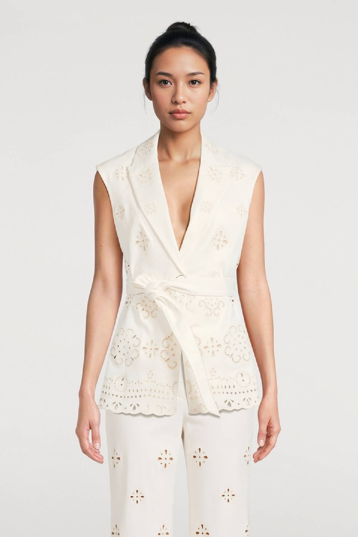 Veronica Beard Townes Eyelet Vest - Dove