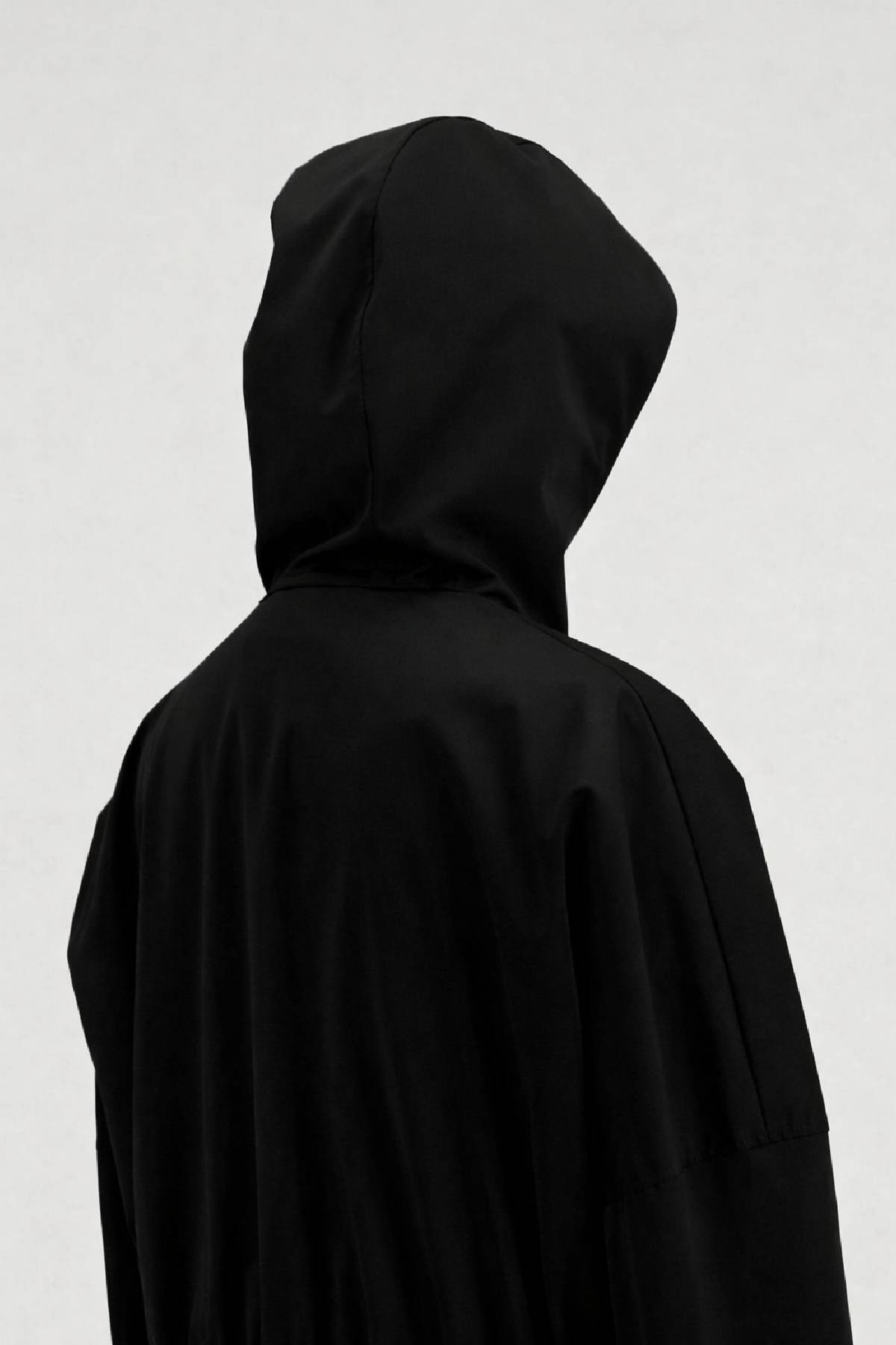 Harris Wharf Hooded Drawstring Jacket Light Technic - Black
