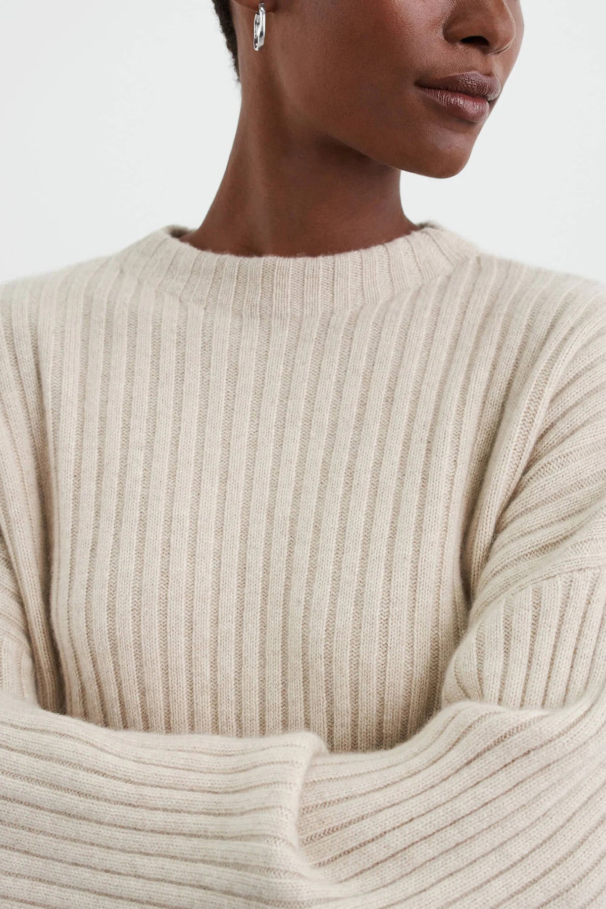 Soft Goat Ribbed O-neck - Natural Sand