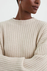 Soft Goat Ribbed O-neck - Natural Sand
