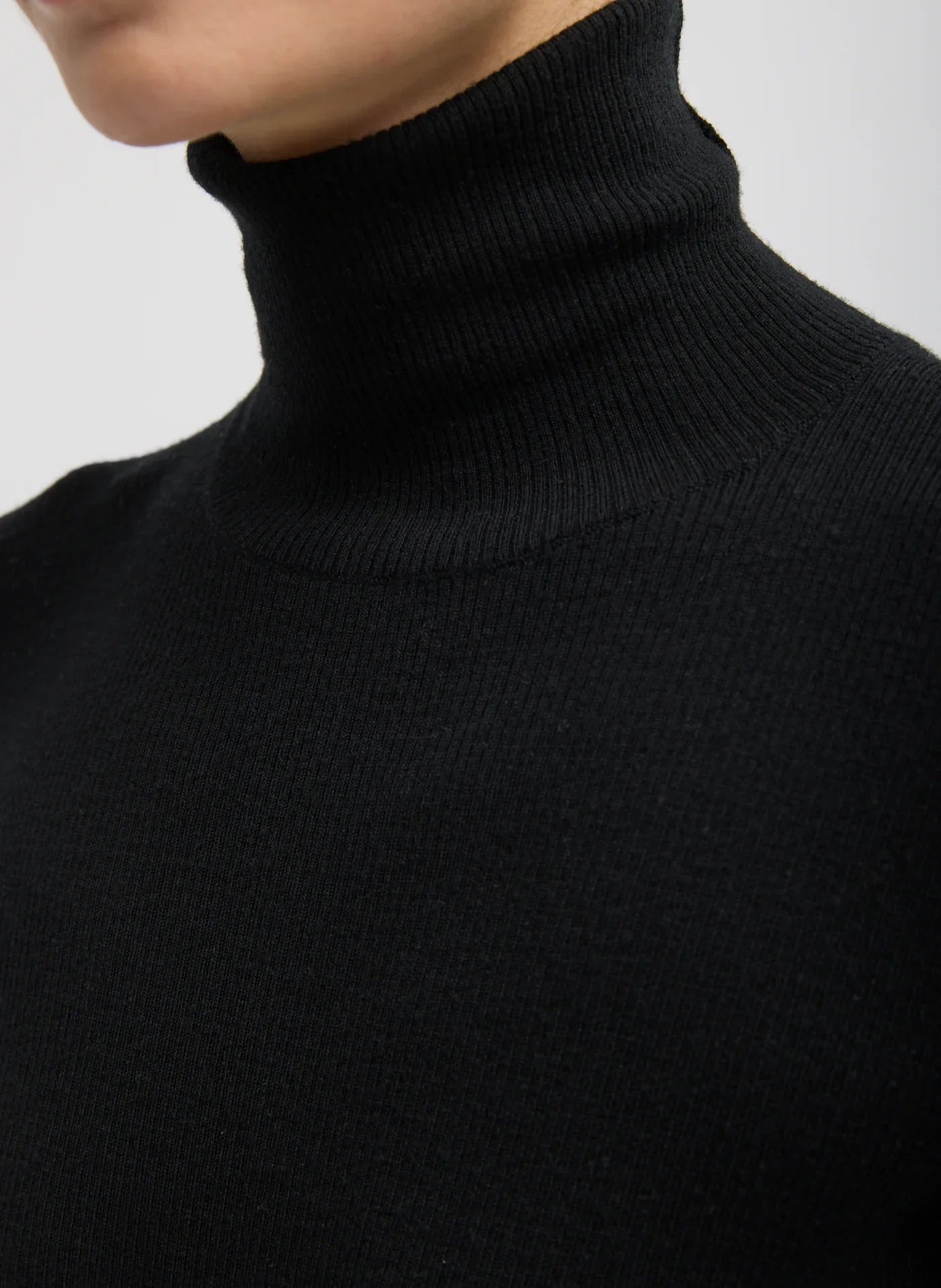 Tibi Feather Weight Ribbed Sweater Turtleneck Pullover - Black