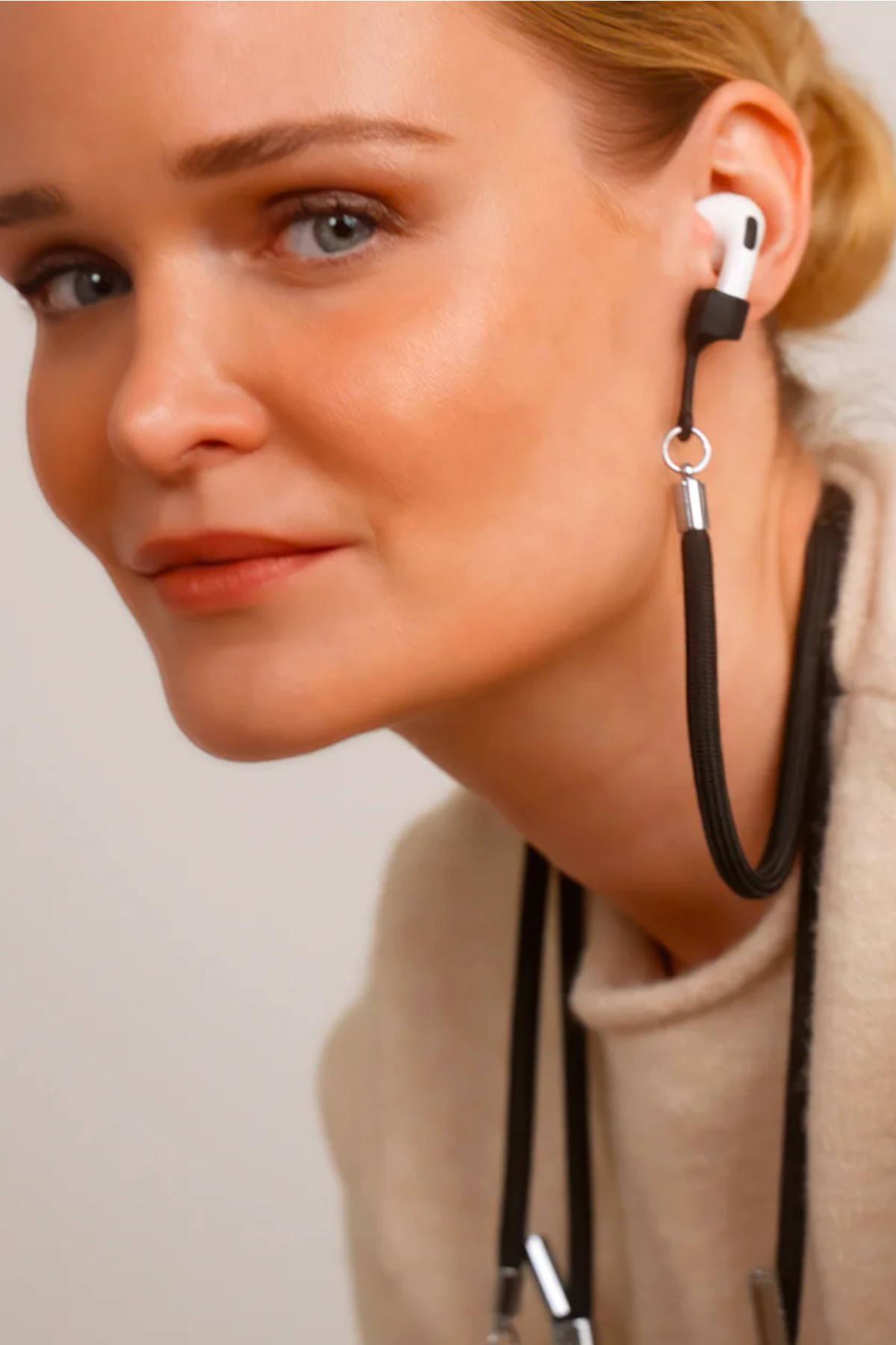 Louvini Paris Lee AirPods Cord - Black